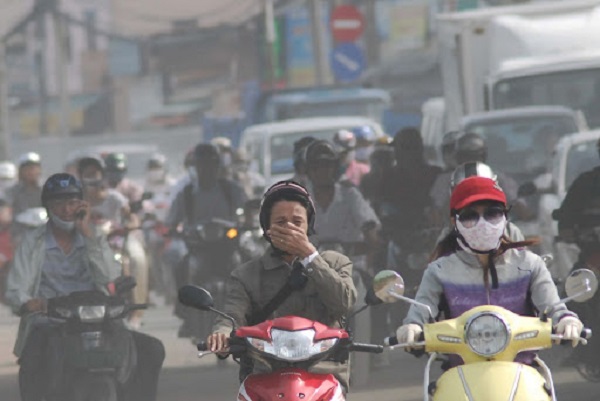 Môi trường sống ô nhiễm, nhiều khói bụi là nguyên nhân hàng đầu gây viêm phế quản ở trẻ em và người lớn