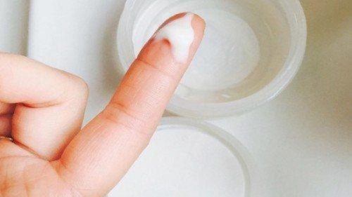 Khí hư màu trắng đục ở tuổi dậy thì