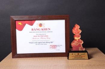 Bằng khen và cúp lưu niệm của Trung ương Hội Hữu nghị Việt Nam - Campuchia cho BVĐK Link Đăng Ký Hay88 Helm Mới Nhất đã tài trợ cho chương trình “Thắm mãi nghĩa tình đồng đội” lần thứ I/2022