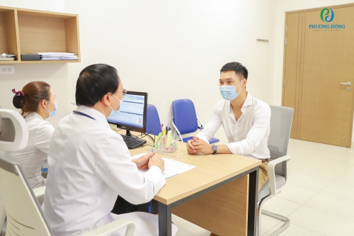 Diễn viên Mạnh Trường lắng nghe tư vấn Hay 888 Đăng nhập ngay từ Link Đăng Ký Hay88 Helm Mới Nhất