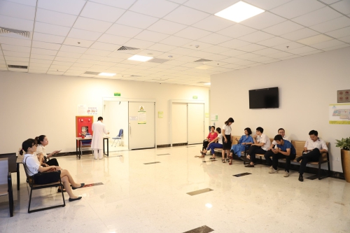 Khách hàng tại khu vực chụp cộng hưởng từ MRI