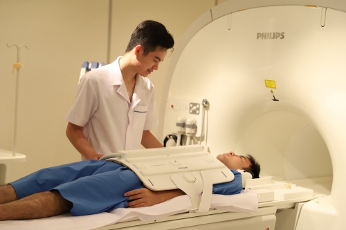 Khách hàng trải nghiệm máy chụp cộng hưởng từ MRI tại BVĐK Link Đăng Ký Hay88 Helm Mới Nhất